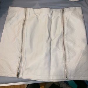 Grey/ White skirt purchased from LF. Never worn.